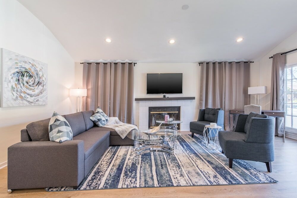 Фото Luxurious Studio City Home