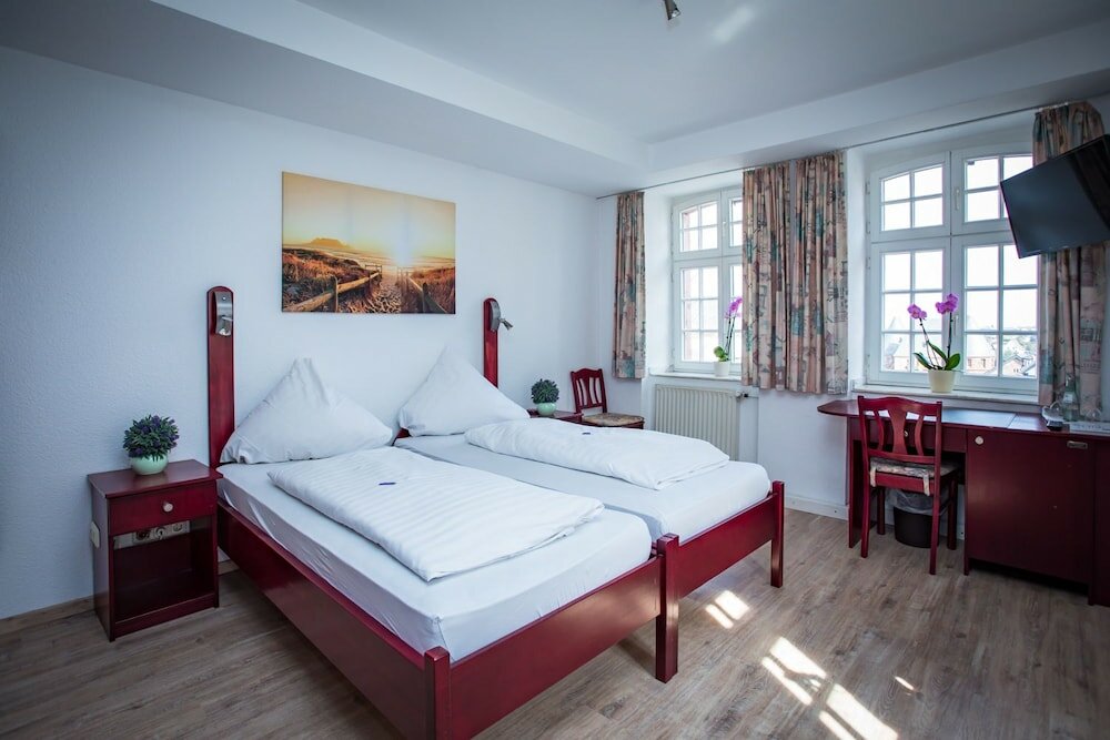 Фото Hotel & Restaurant Ratskeller Nideggen