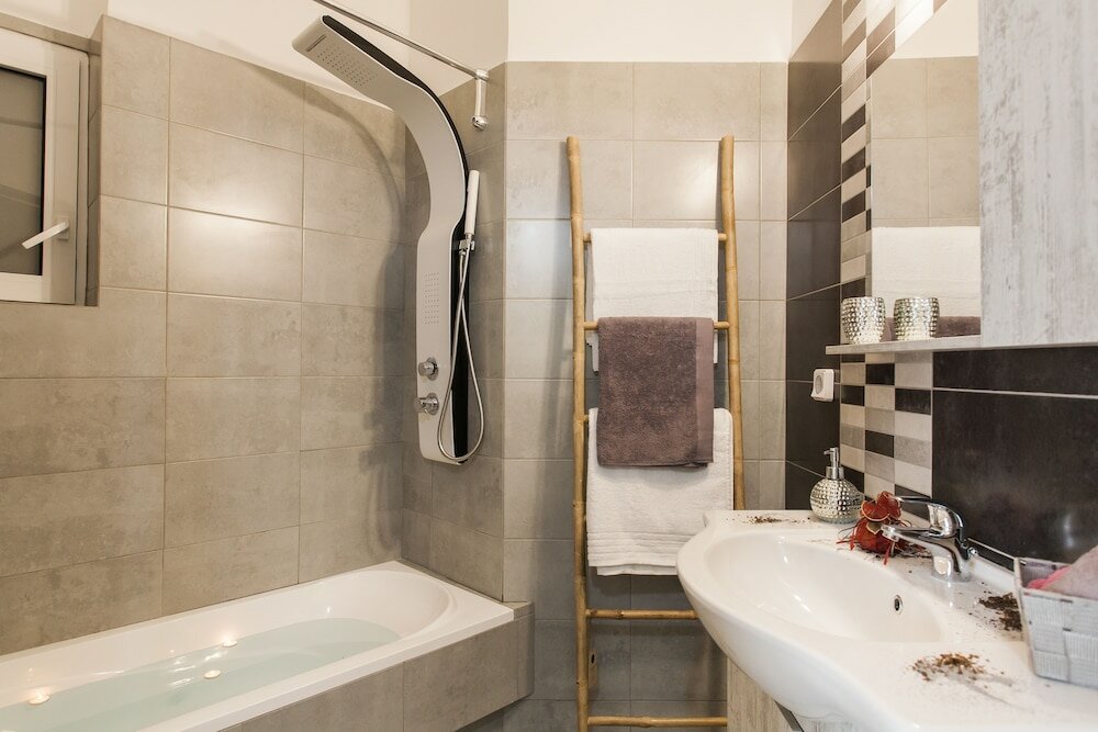 Фото High Class Huge Central Apartment