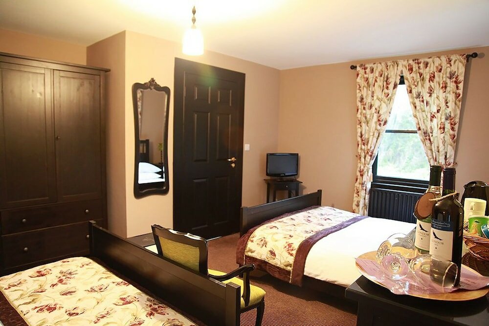 Фото Knockninny Country House & Marina