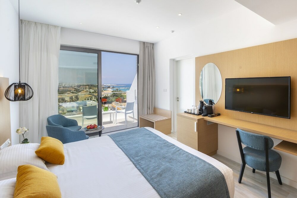 Фото Leonardo Crystal CoveHotel & Spa by the Sea