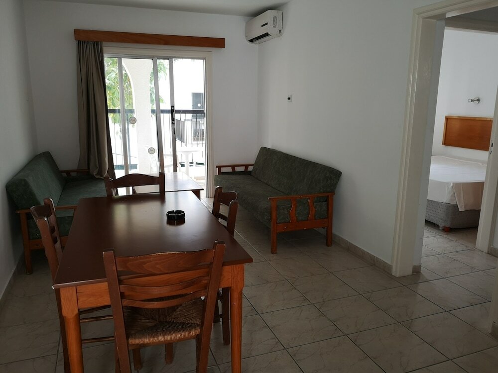 Фото Summer's Hotel Apartments