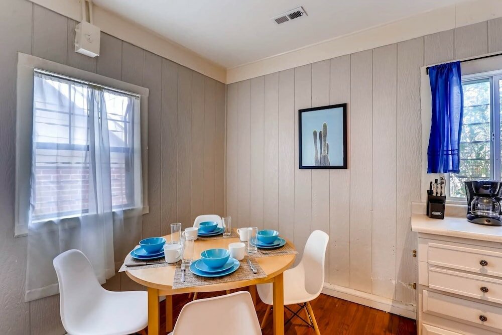 Фото Sloan's Lake Solitude Intimate Carriage House