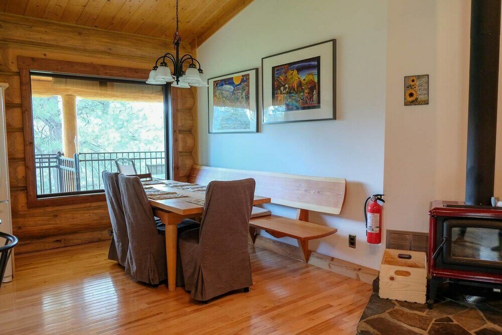 Фото Beautiful Log Chalet Near Fernie, Bc