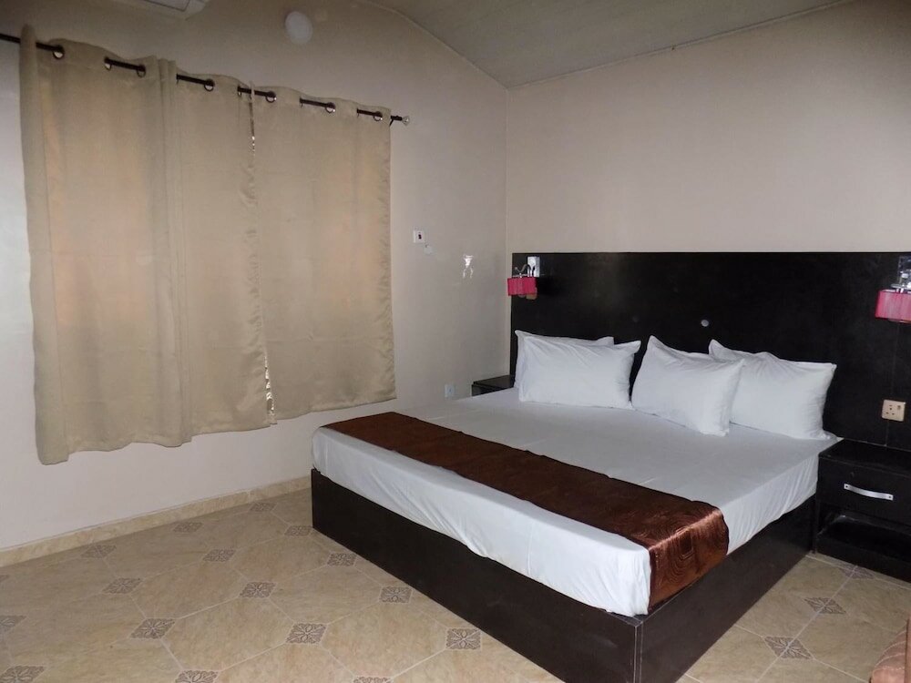 Фото Posh Apartments Bussiness Hotel