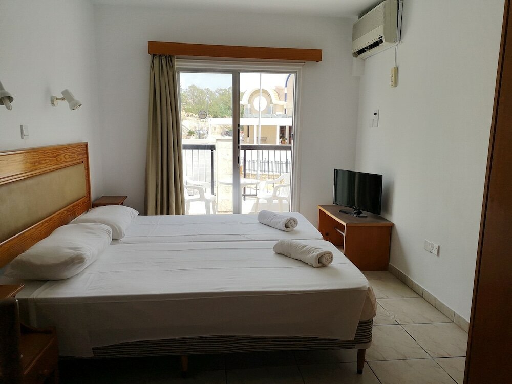 Фото Summer's Hotel Apartments