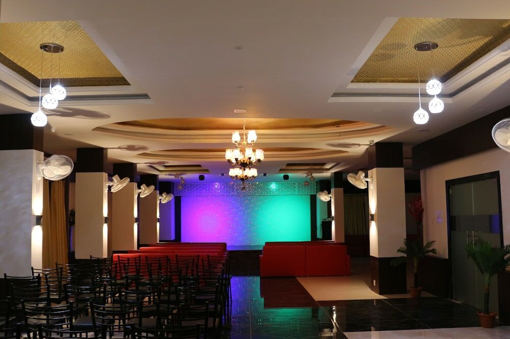 Фото Hotel Shree Palace & Restaurant