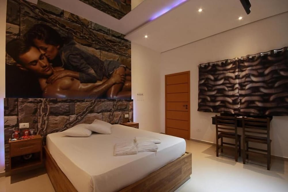 Фото Liverpool Hotel & Motel