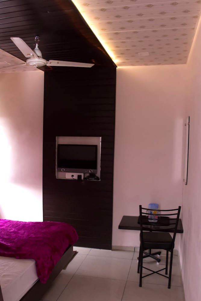 Фото Hotel Shree Palace & Restaurant