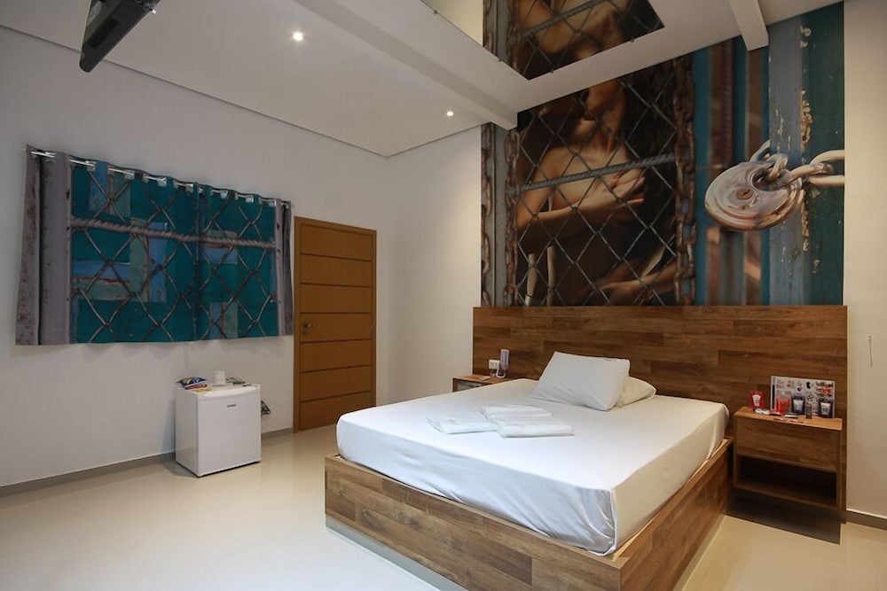 Фото Liverpool Hotel & Motel