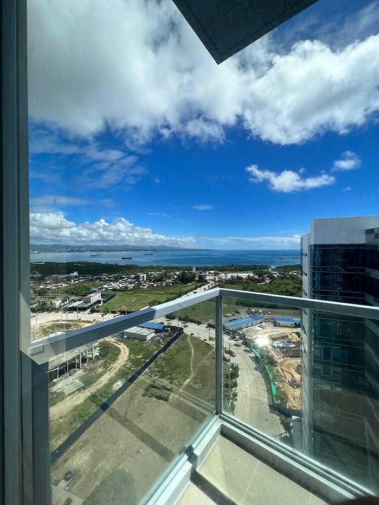 Фото Condo Apartment in Mactan Newtown