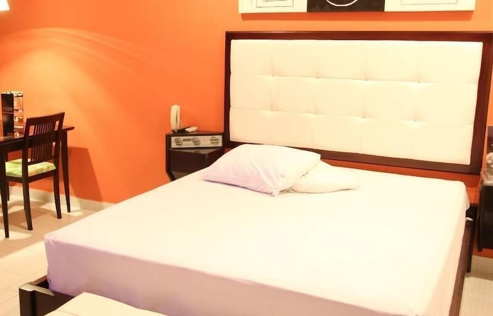 Фото Liverpool Hotel & Motel