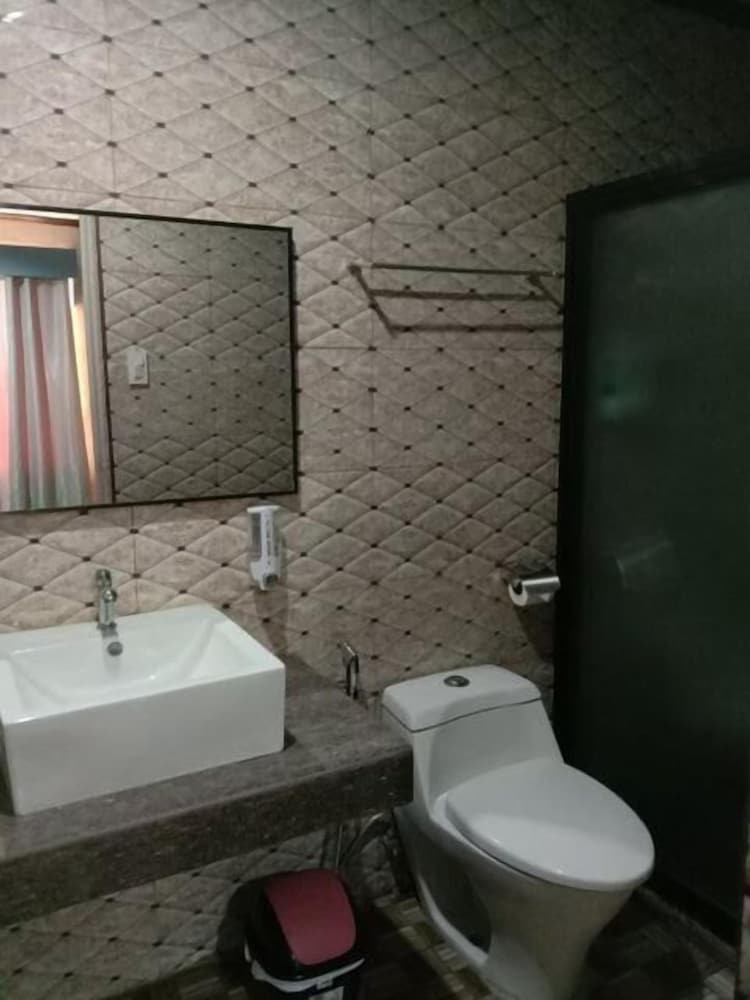 Фото 7 Meadows Inn