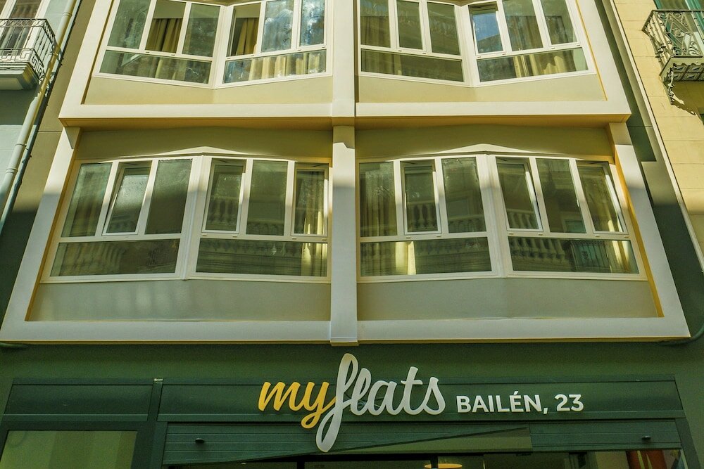 Фото MyFlats Luxury Downtown