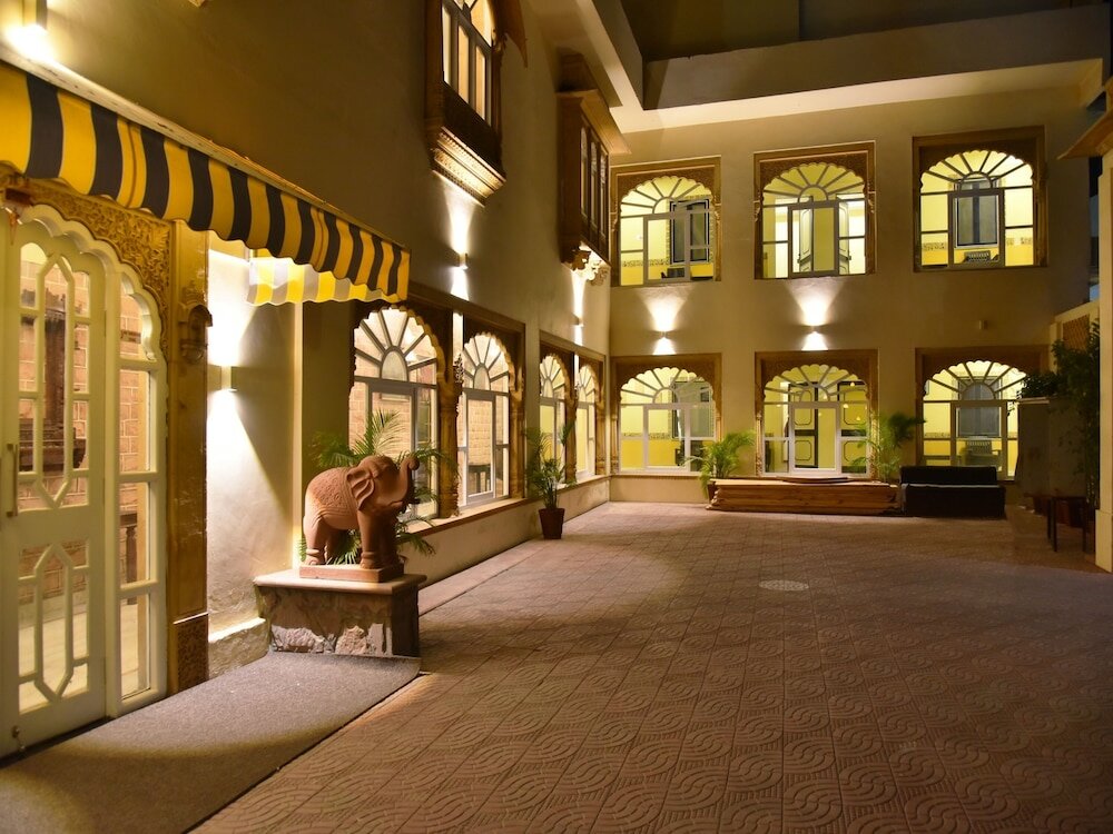 Фото Capital O 35409 Hotel Megh Niwas