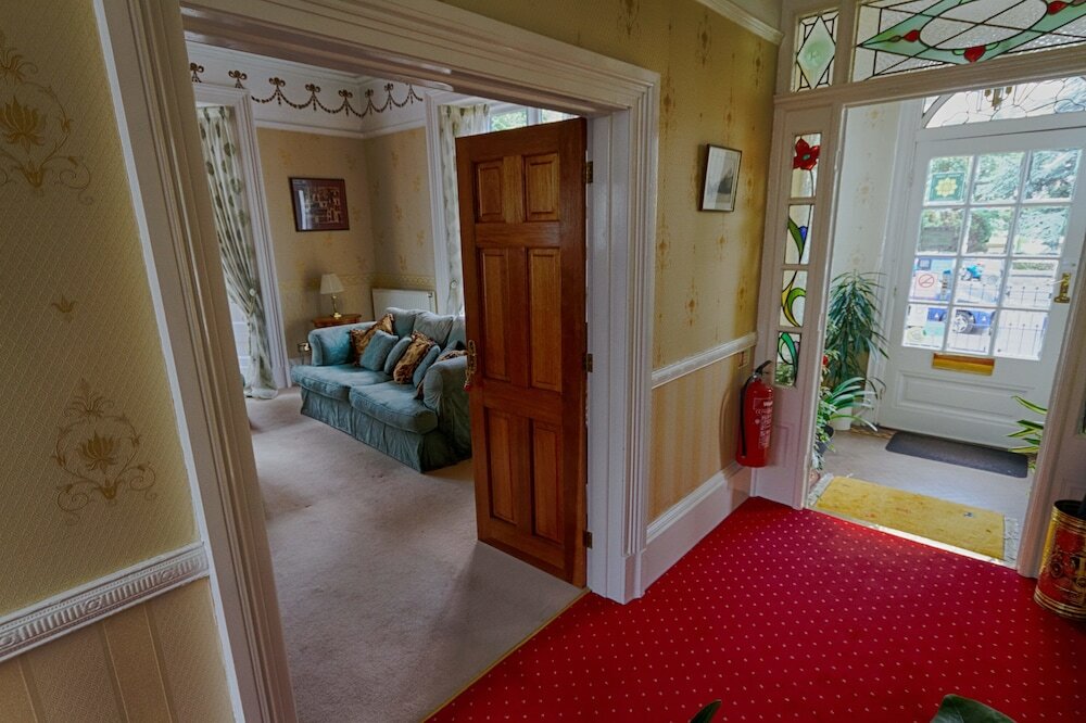 Фото Holcombe House