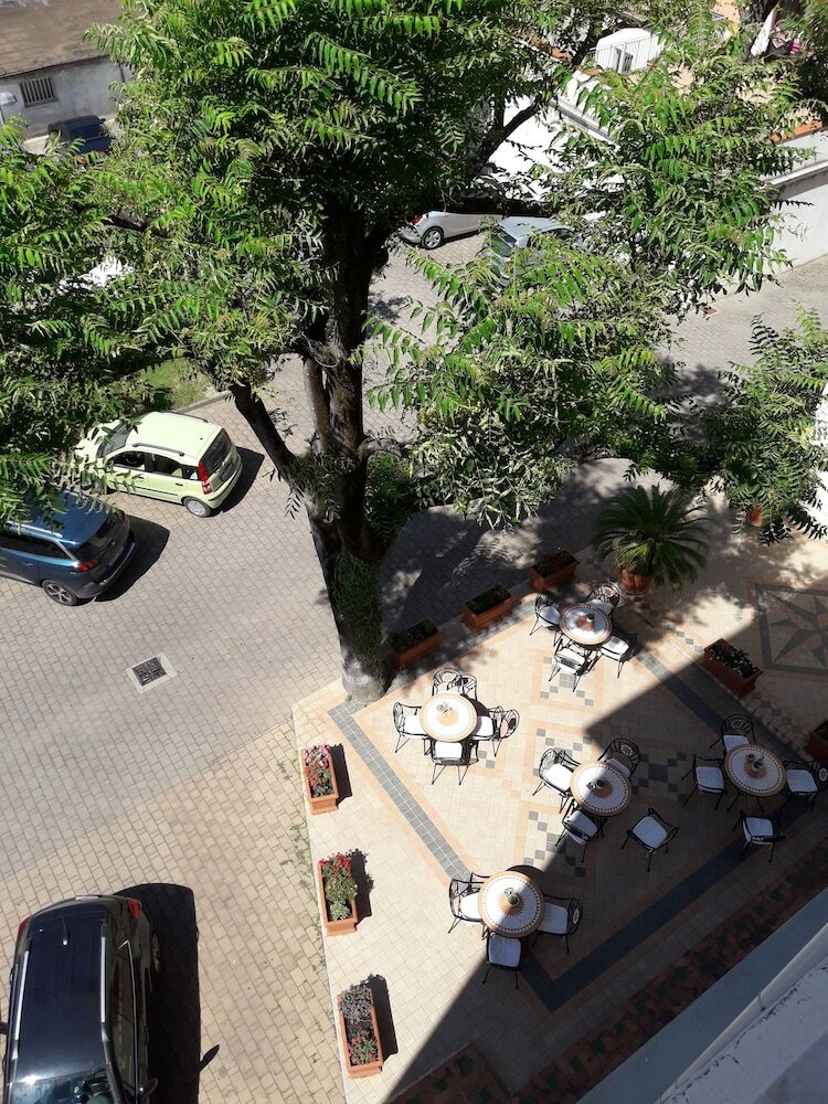 Фото Hotel Jolly