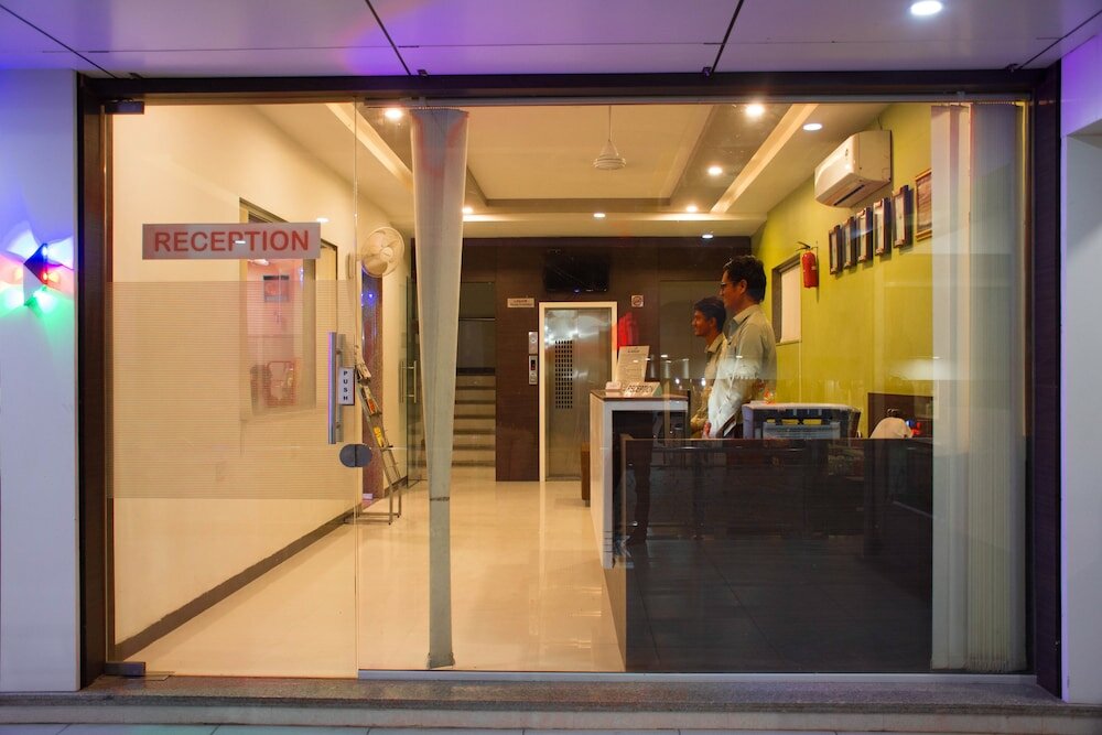 Фото Hotel Caravan