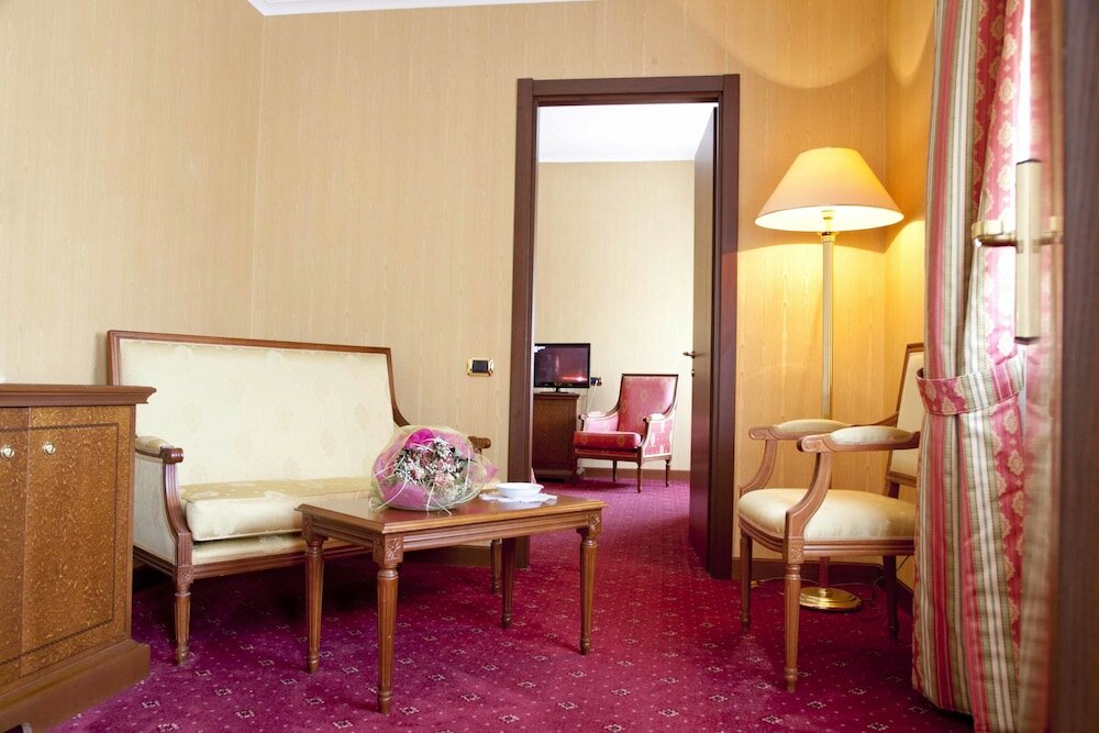 Фото Hotel Jolly