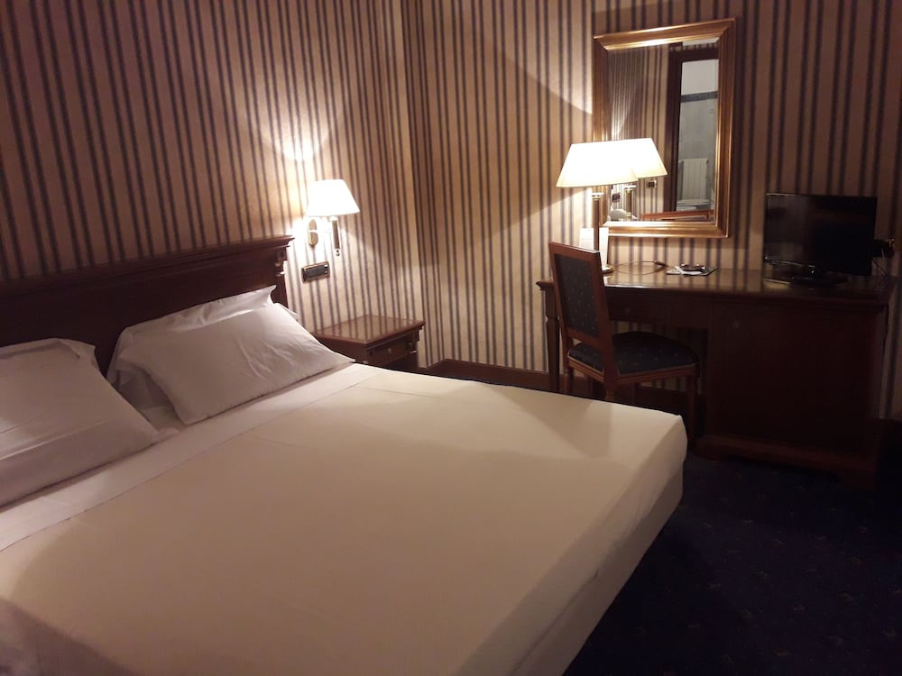 Фото Hotel Jolly