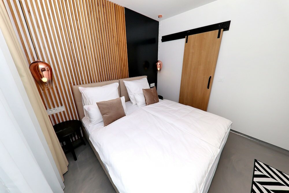 Фото White Rooms Zadar 345