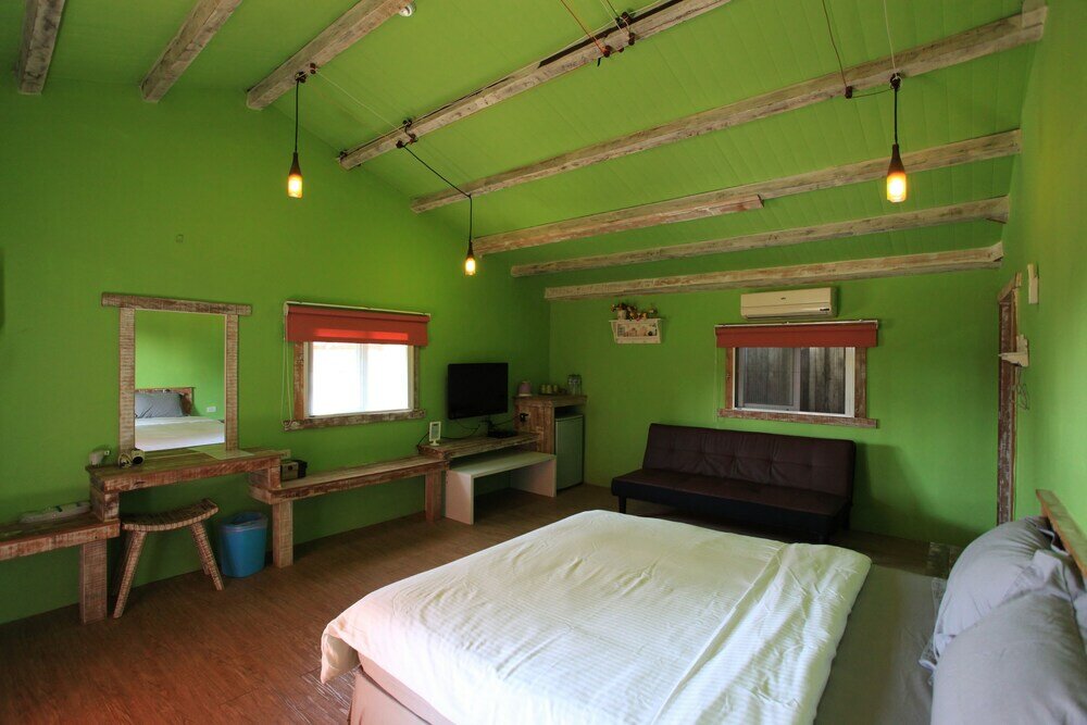 Фото Edge of Doggie Moon