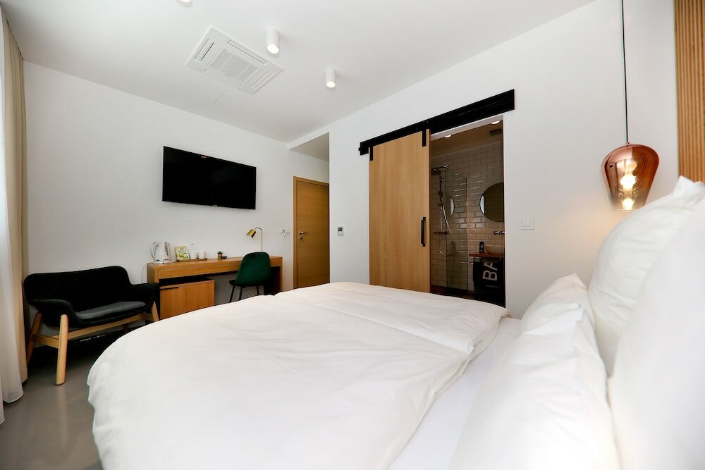 Фото White Rooms Zadar 345