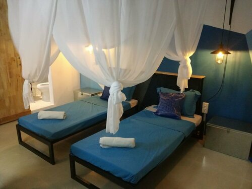 Гостиница The Place Hostel & Rooftop Bar в Баттамбанге