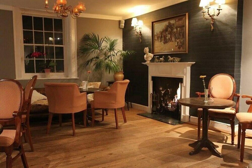 Фото Godstone Hotel