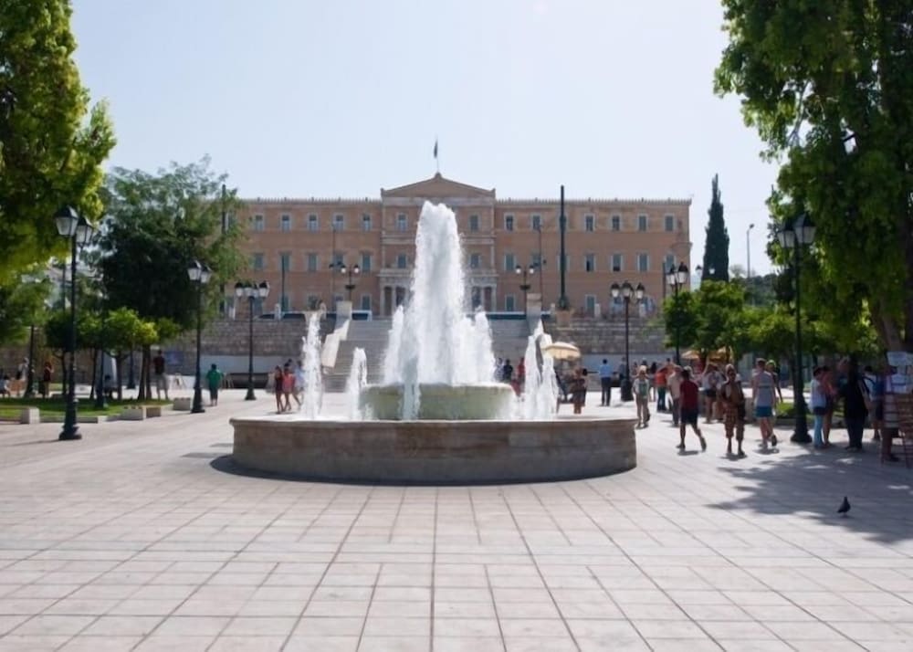 Фото отеля 2