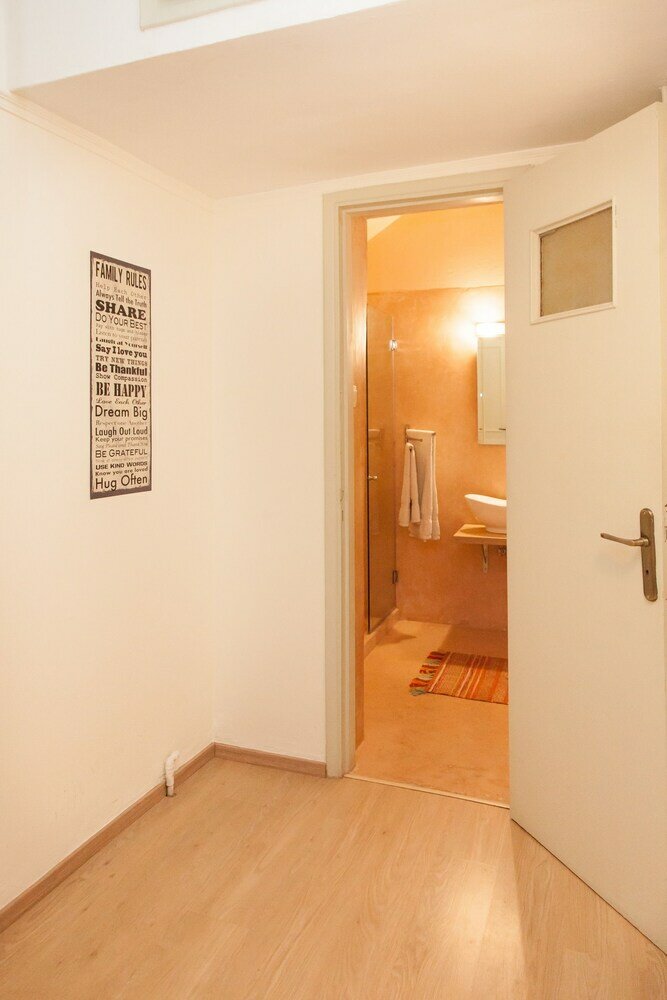 Фото Fabulous Apartment Across Flisvos