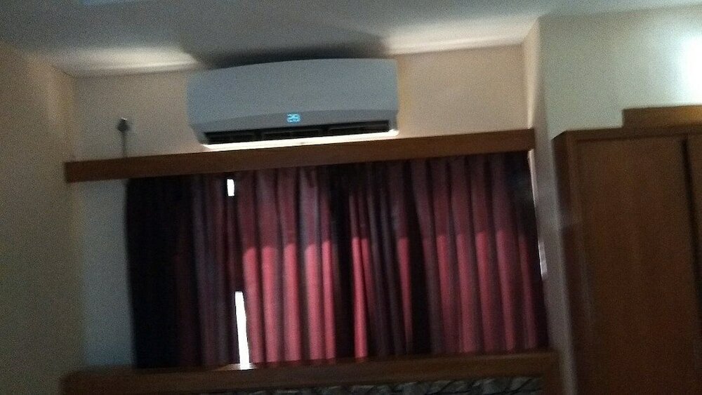 Фото Bottomhill Palace Hotel