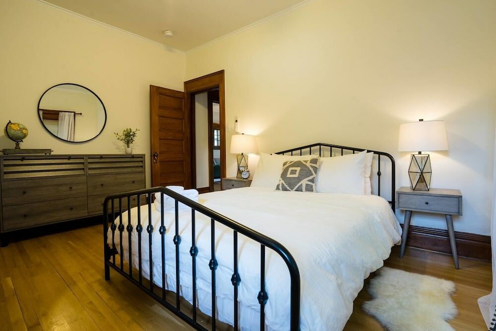 Фото The Traveler's Nook Walk to City Park