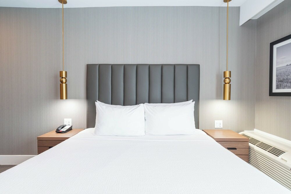 Фото Sandman Signature Sherwood Park Hotel