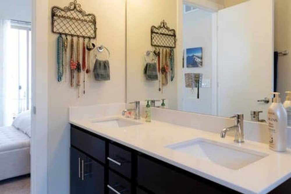 Фото The Mile High Townhome Walk to the Stadium