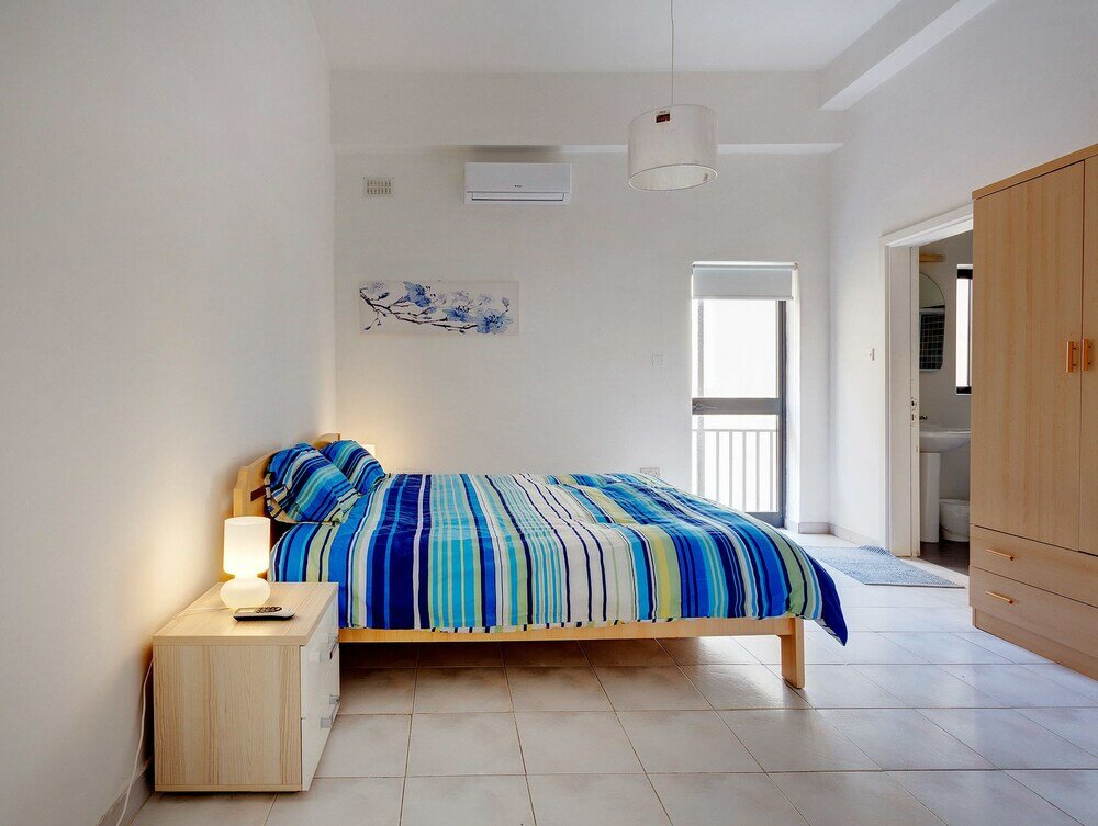 Фото Spacious Seafront Apartment With Stunning Views