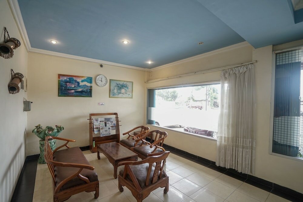 Фото Oyo 448 Hotel Central