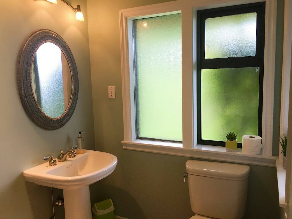 Фото A - Large Coastal Retreat