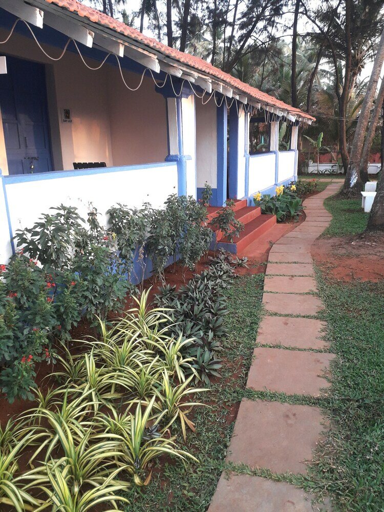 Фото Hotel Dhuni Resorts goa