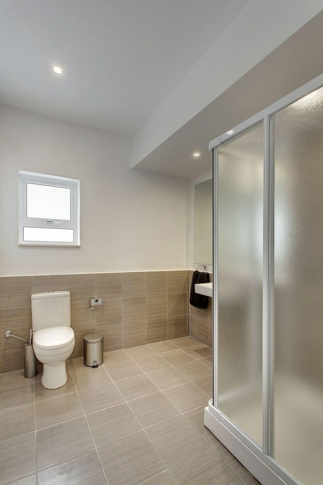 Фото Stunning Seaview Apartment, Wifi