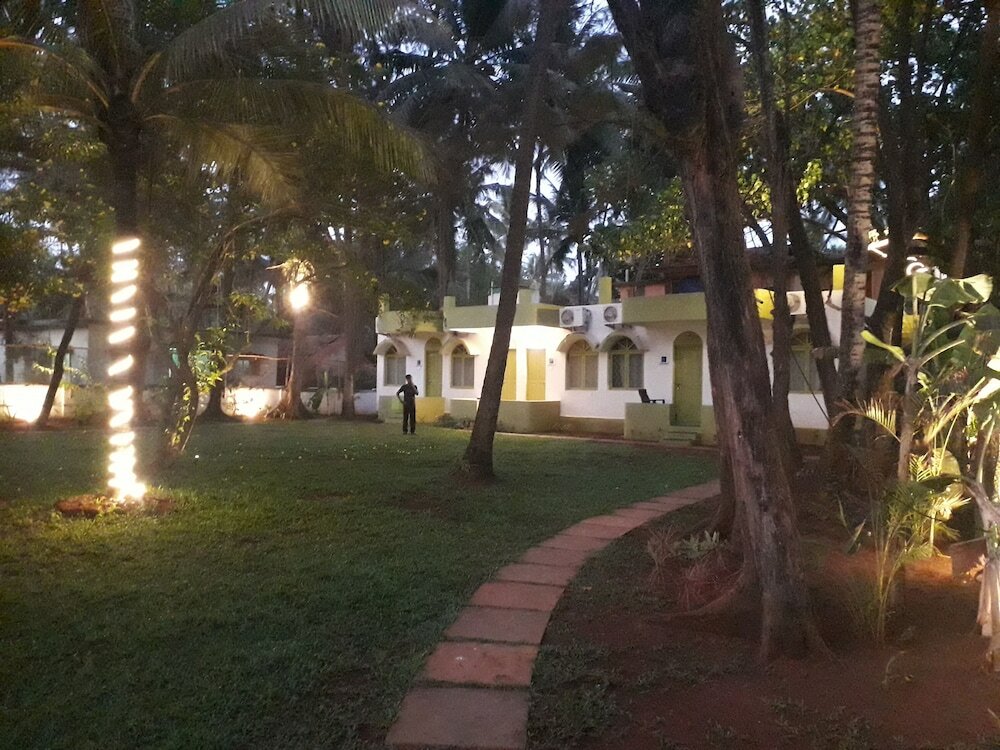 Фото Hotel Dhuni Resorts goa
