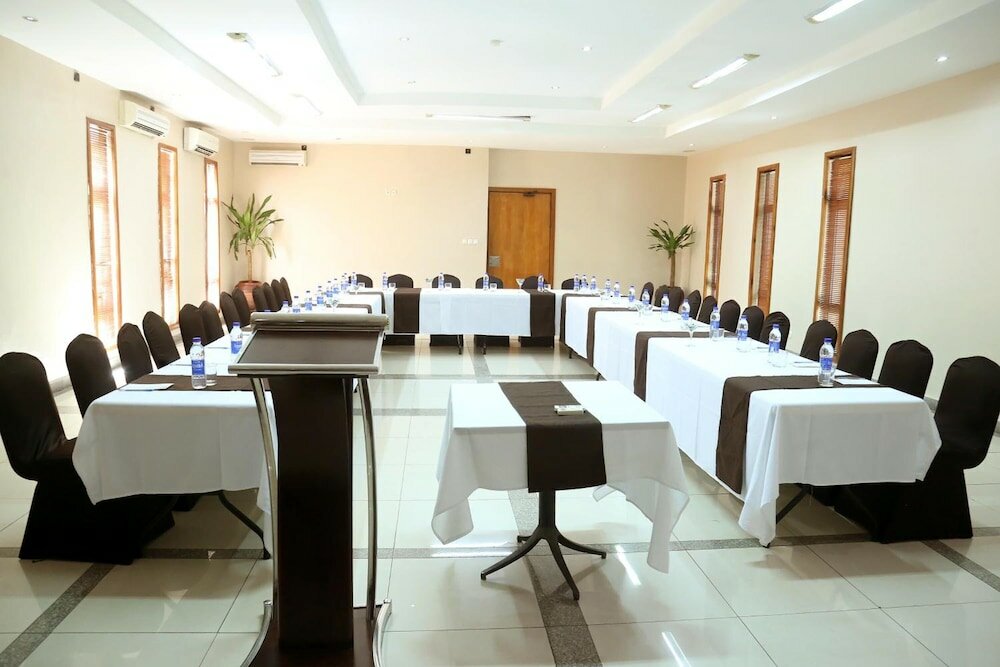 Фото La Cour Hotel Apartments