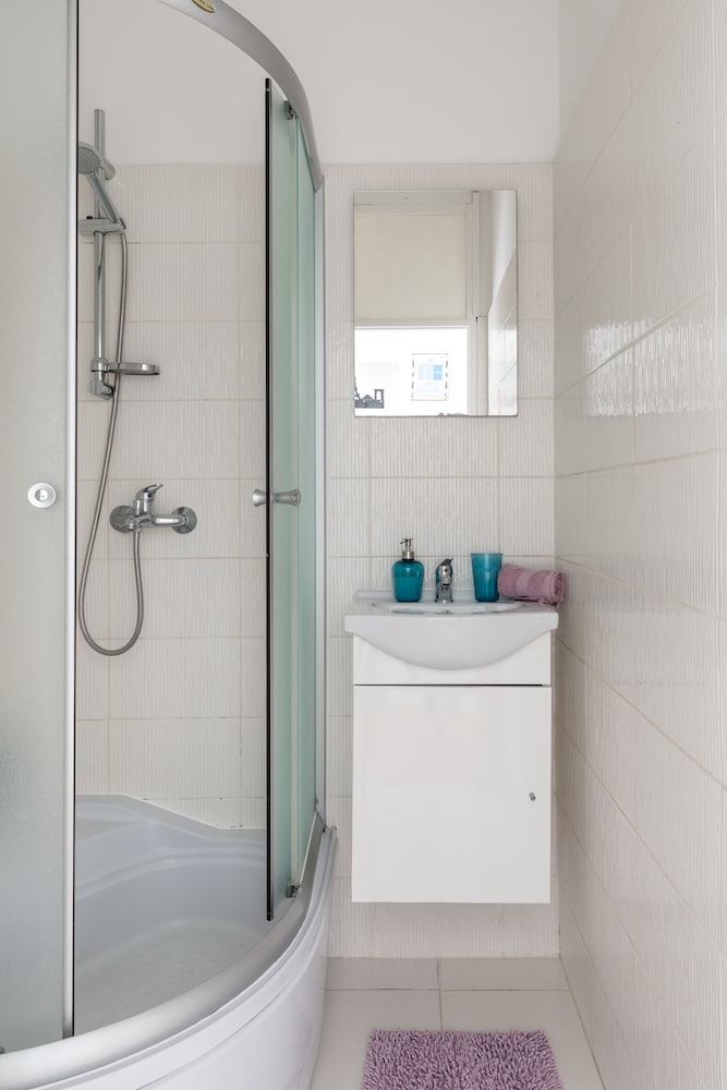 Фото Bright & Modern on Top Location