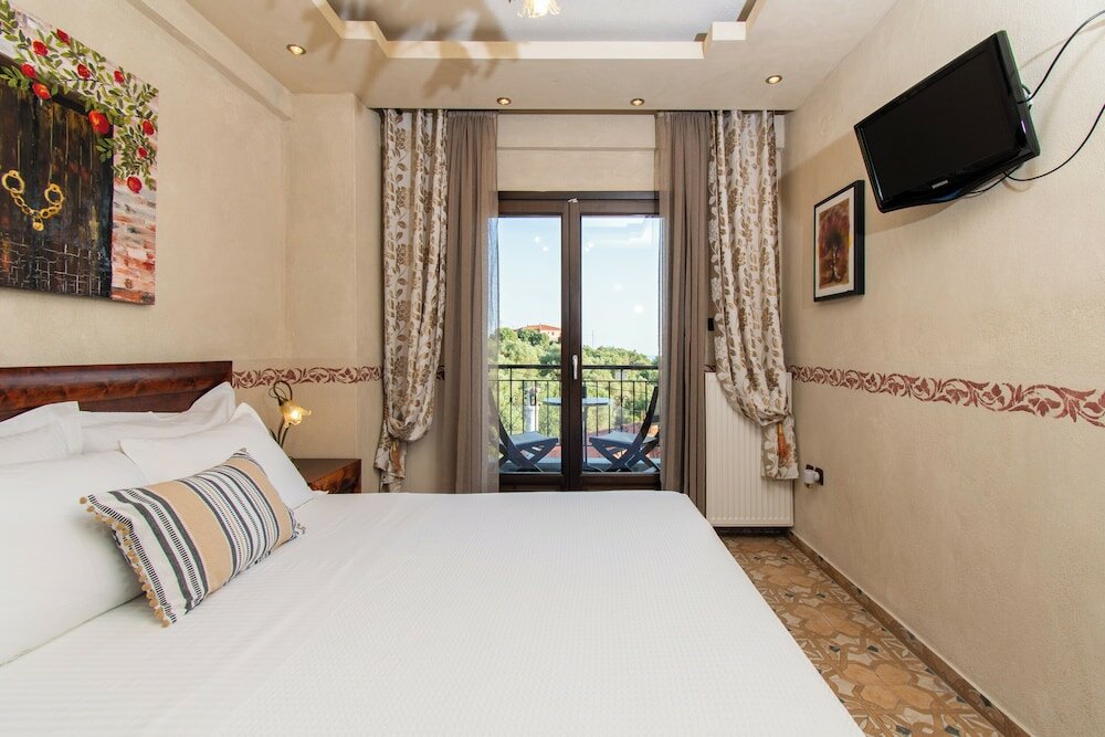 Фото Oreiades Parthenon