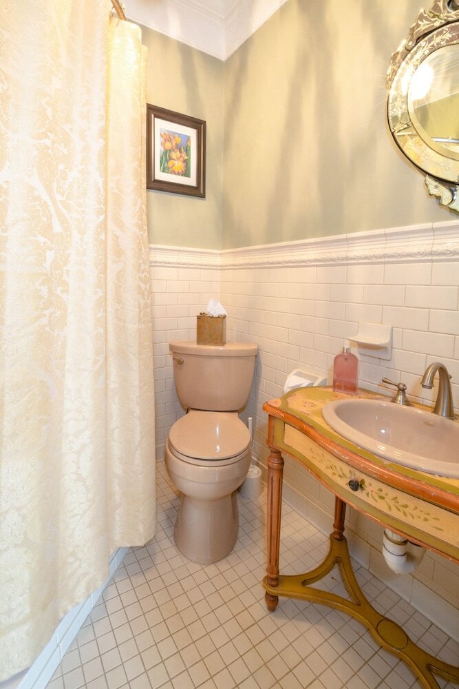 Фото Mathis House, A Victorian Bed & Breakfast and Tea Room at 600 Main