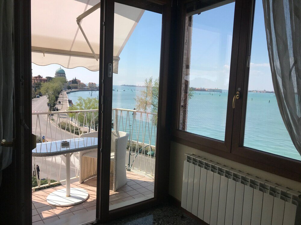 Фото Oasis Golden Lagoon Chalet