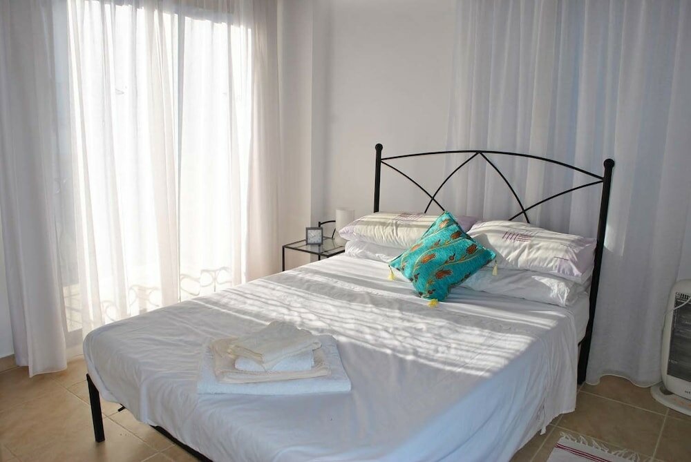 Фото Villa Brooklands by Amy Villas