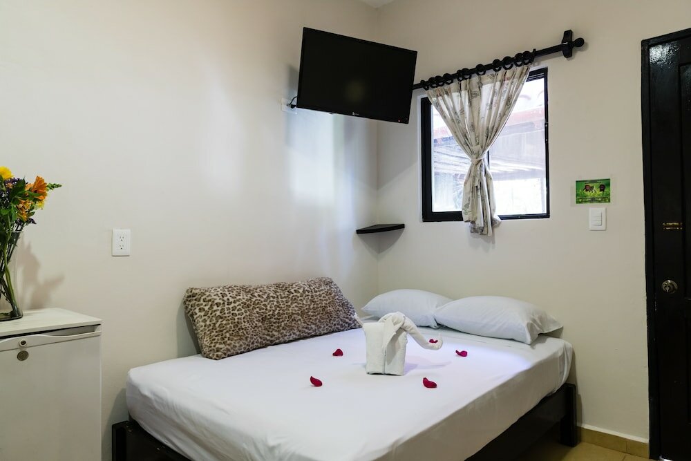 Фото Moonshine Hotel