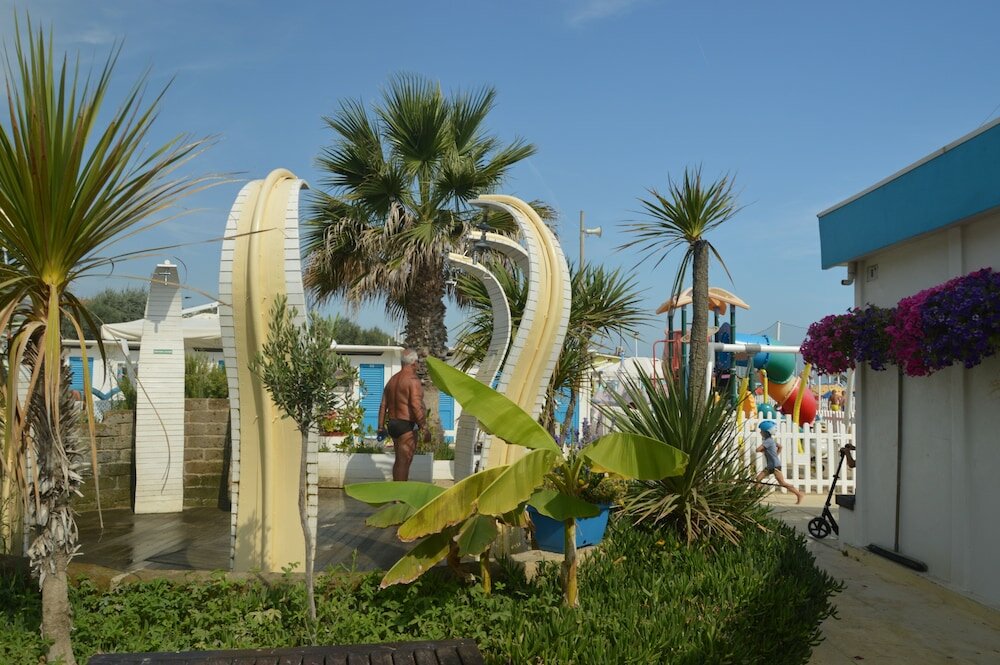 Фото Hotel Karin