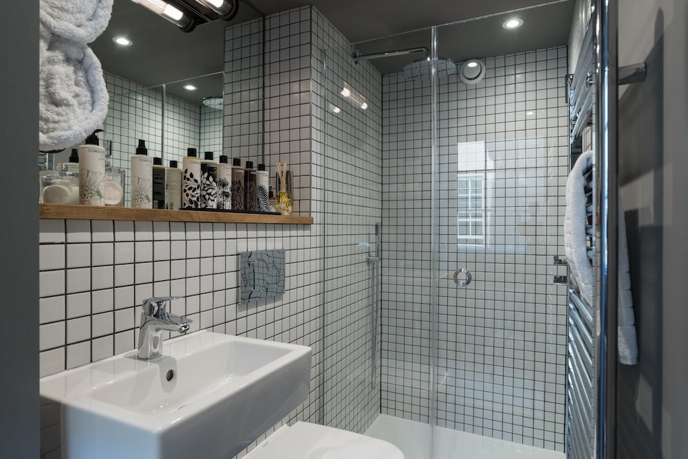 Фото Hiding Space - Trim Street Apartments